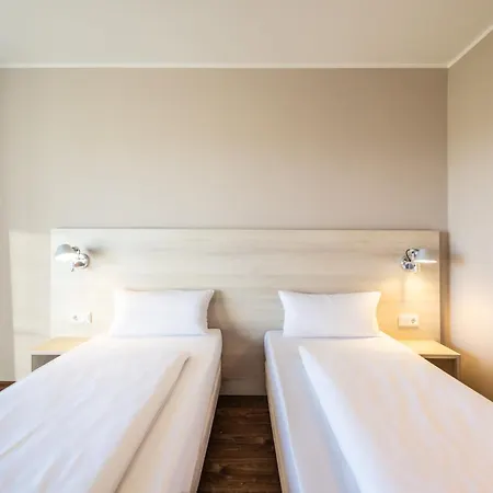 Motel Coffee Fellows Sued Irschenberg