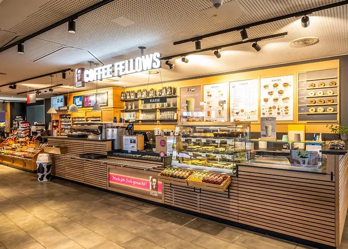 Coffee Fellows Sued 汽车旅馆