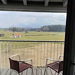 모텔 Coffee Fellows Sued