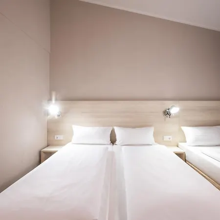 Coffee Fellows Sued Motel Irschenberg