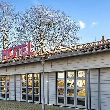 Coffee Fellows Sued Motel 3*