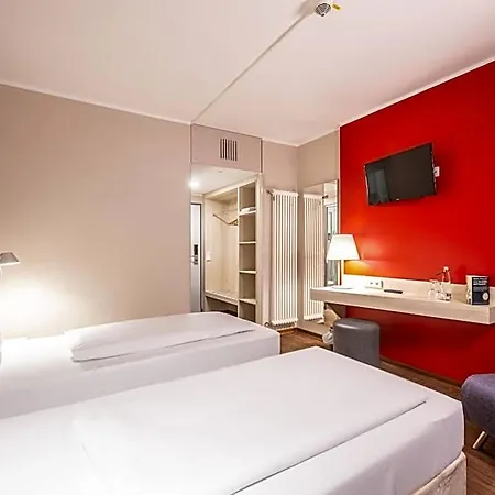Motel Coffee Fellows Sued 3*