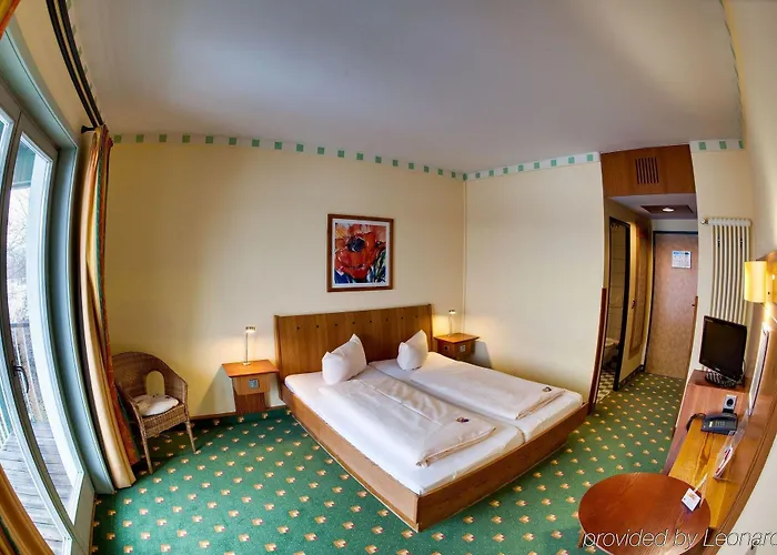 Coffee Fellows Sued Motel 3*